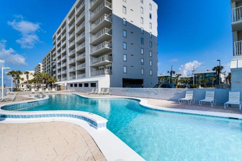 Gulf Shores Apartment | Beachfront Condo in Gulf Shores with Pool Access!
