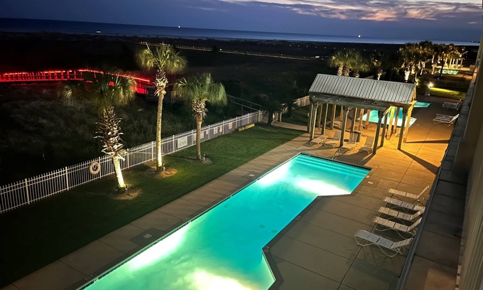 Dauphin Island Condo | Beachfront Condo~Heated Pool~Turtles Nest, East