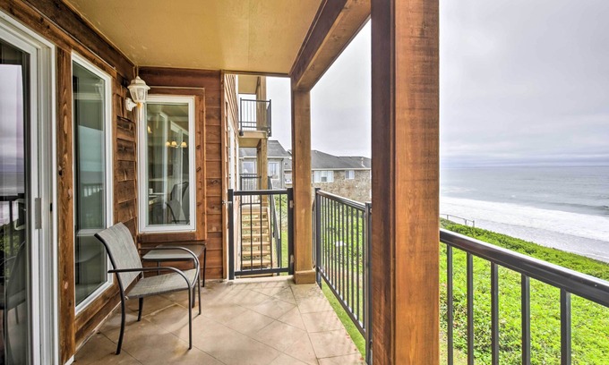 Lincoln Beach Condo | Beachfront Condo w/Patio & Views - Walk to Shore!