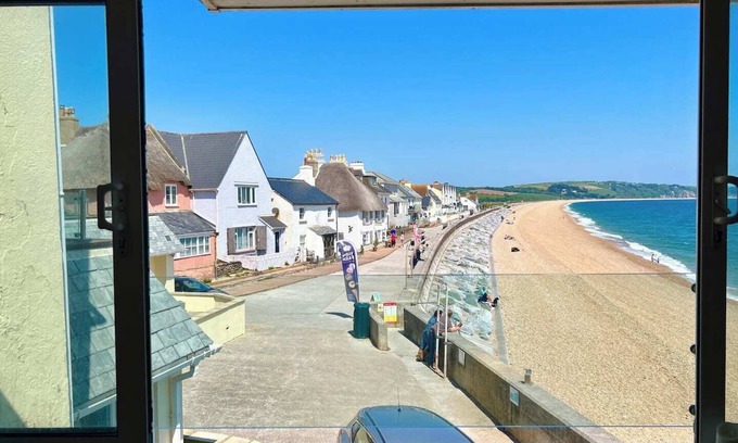 Torcross Cottage | ​Beachfront Cottage with Sea Views & Coastal Walks​