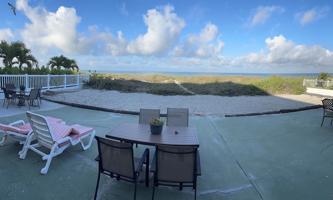 Sunset Reef Cottage | BEACHFRONT - Directly on Redington Beach/Gulf of Mexico