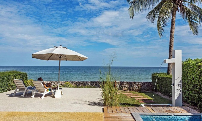 Huai Yang Villa | Beachfront house with a real beach location. Private jaquzzi,