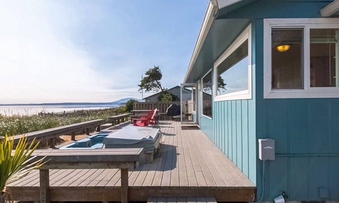 Sequim House | Beachfront house overlooking Dungeness Bay with hot tub