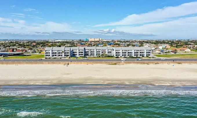 Galveston Condo | Beachfront in Galveston with pool. Centrally located. Pet Friendly!