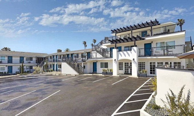 Beach Barber Tract Hotel | Beachfront La Jolla Retreat | 1 Unit | Steps to Shore