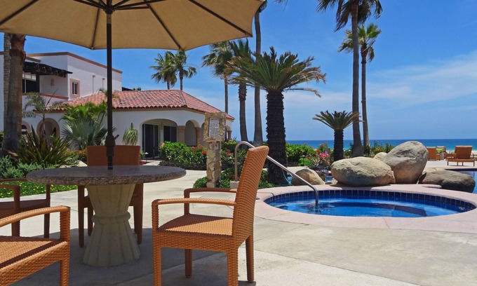 Zona Hotelera Villa | Beachfront luxury villa private ocean view property