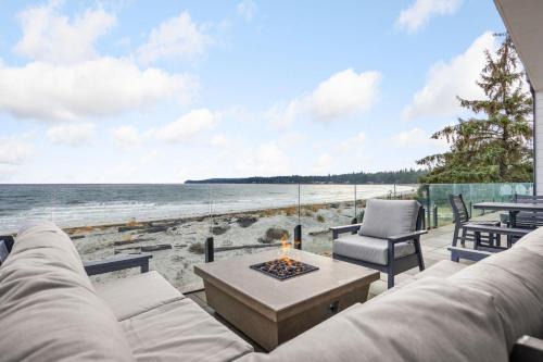 Black Creek Apartment | Beachfront Luxury Suite #19 at THE BEACH HOUSE