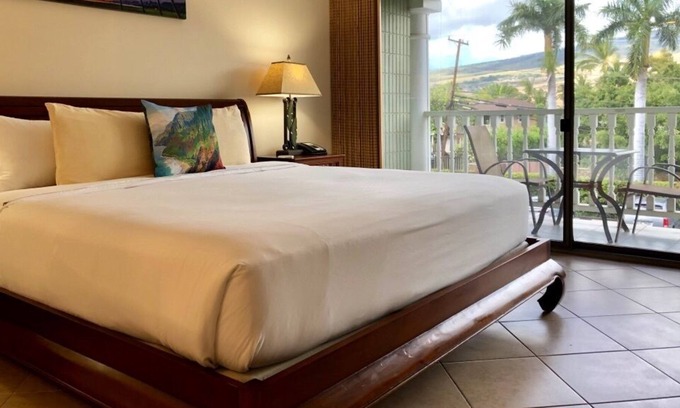 Historic Lahaina Front Street Resort | Beachfront Mountain View Lahaina Shores Studio