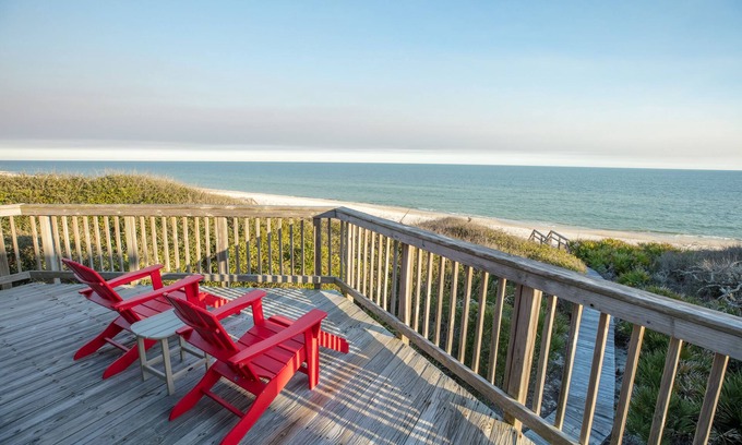 Treasure Beach Village House | Beachfront, Plantation, Pet Friendly! Large Sun Decks!