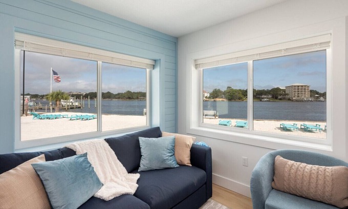Fort Walton Beach Apartment | Beachfront Stay with Pool Access – Bluefish #7