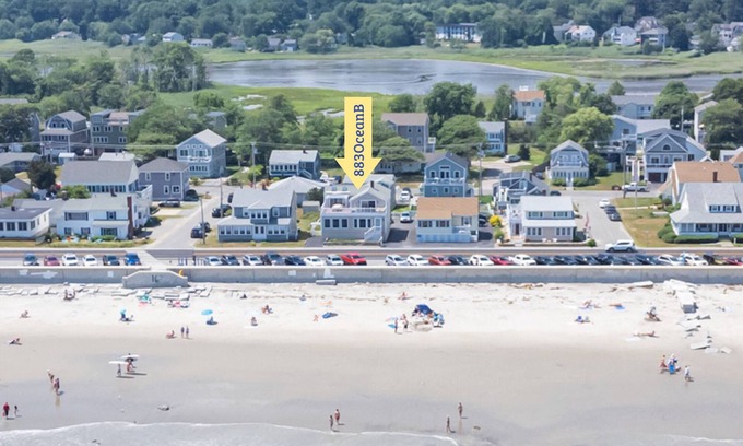 Hampton House | Beachfront Vacation Home w/Huge Deck & Sunroom, Steps from NH's Top Surf Spot