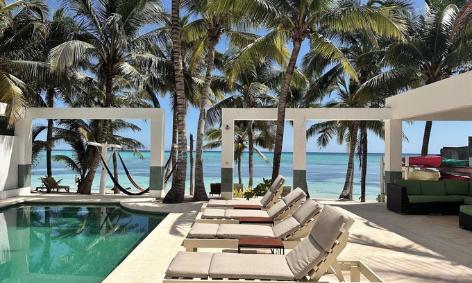 Soliman Bay Villa | BEACHFRONT VILLA ON WHITE SAND BEACH AND CHEF SERVICE AVAILABLE