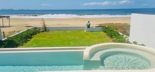 Ixtapa - Zihuatanejo House | Beachfront White Villa in Playa Blanca