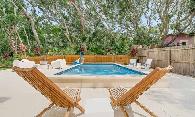 Vilano Beach House | Beachside Cabana l Heated Pool l Walk to Beach