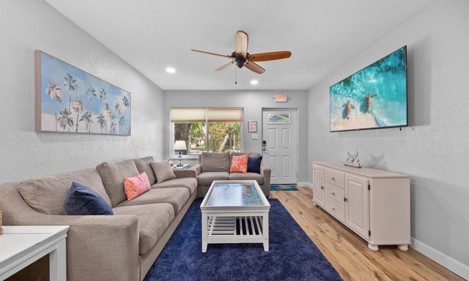 Cocoa Beach Cottage | Beachside Getaway | King Bed*Pet Friendly*Firepit