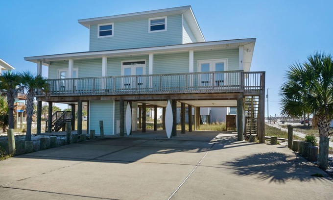 Villa Primera House | Beachside Haven: Spacious 6-Bedroom Retreat Just Steps from the Sand