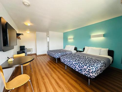 Crescent City Hotel | Beachside Inn