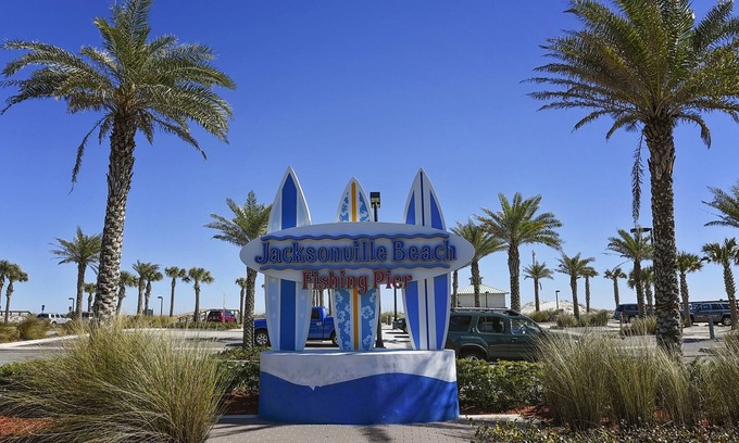 Jacksonville Beach Condo | Beachside! Jacksonville Beach Condo-Close to Mayo Clinic