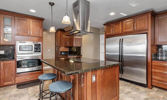 Townsite House | Beachtown Bella 2 bed Ocean View