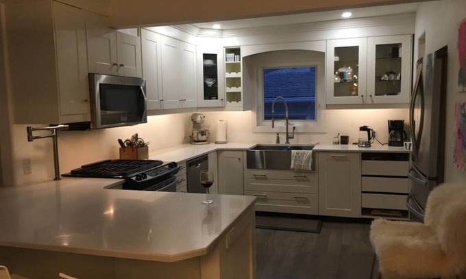 Port Weller House | BeachView in the city (Niagara falls minutes away)