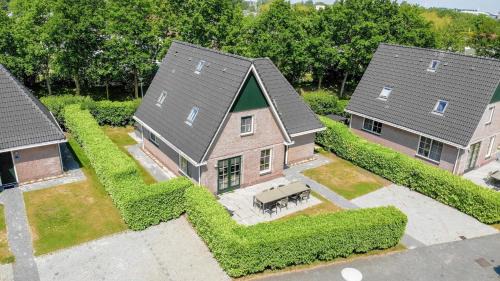 Makkum Villa | Beachvilla Royaal met Wellness bubbelbad & Sauna - 10 personen