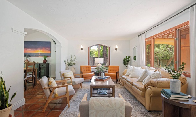 Campanil House | Beachwood Estate at Hendry's Beach - 100 steps to the sand!
