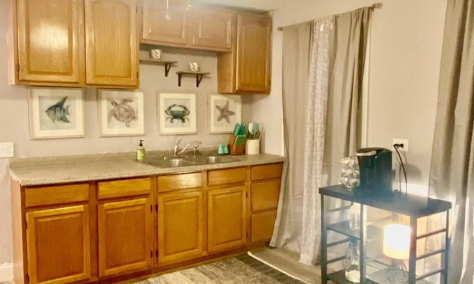 Pawcatuck House | Beachy First Level Apartment Close to Misquamicut and Casinos