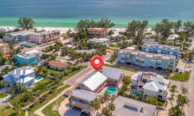 Holmes Beach House | Beachy Villa—Golf Cart Included!