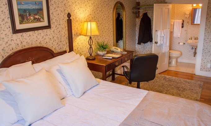 Cleveland Circle House | Beacon Inn 1750