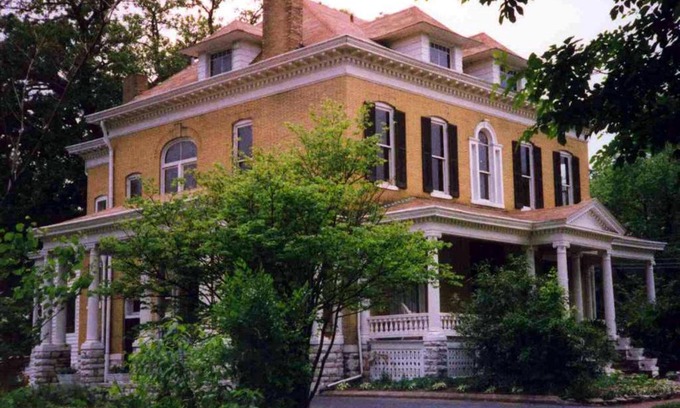 Alton Bed & Breakfast | Beall Mansion An Elegant Bed & Breakfast Inn