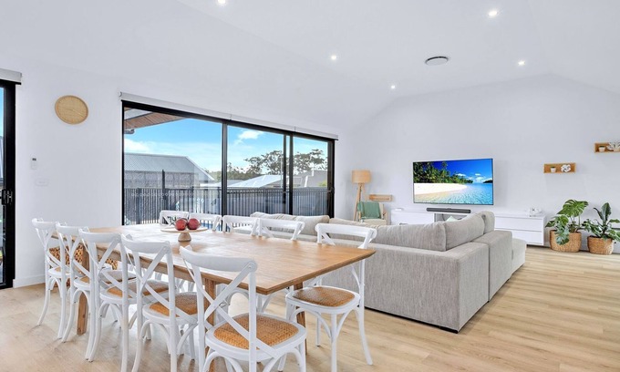 Vincentia House | Beam Hideaway - Pool, Spa & all the additional lux