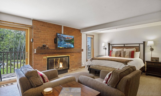 Steamboat Springs Condo | Bear Claw 100 On Mountain Studio With Ski-In/Ski-Out Access!