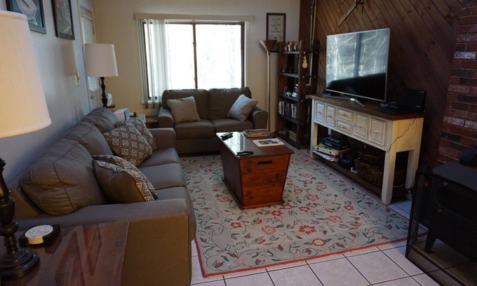 Bartlett Condo | Bear Cubs' Penthouse - Seasons at Attitash Sleeps 10, 2 HD TVs, 200 Mbps Wifi