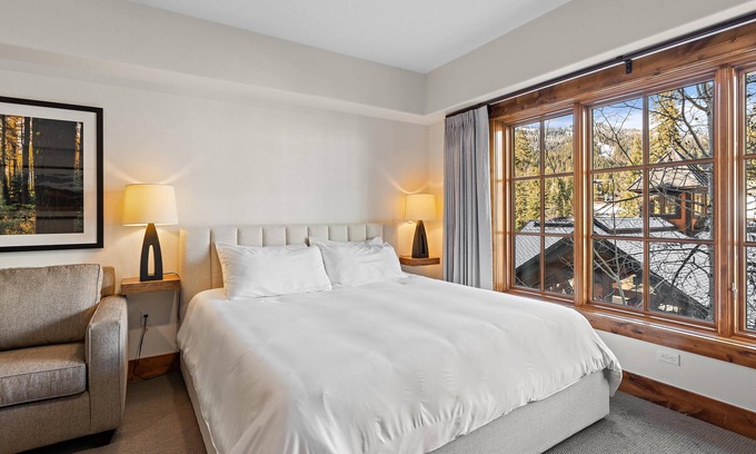Tamarack Apartment | Bear Den Lodge King Studio Condo - Elegant King Studio | Pet friendly