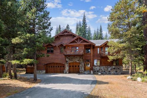 Truckee House | Bear Meadows Lodge - Hot Tub - Tahoe Donner Home