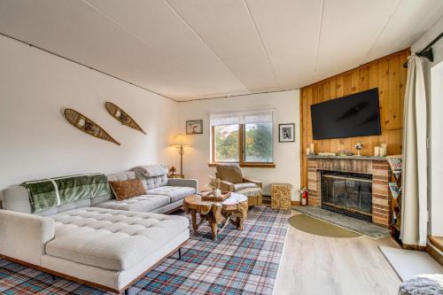 West Dover Apartment | Bearfoot Apres Mtn-View Condo Less Than 1 Mi to Mt Snow!