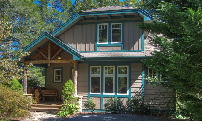 Foscoe House | Bearfoot Lodge at Echota Resort - Pool, Gym, Fishing Access! Private hot tub!