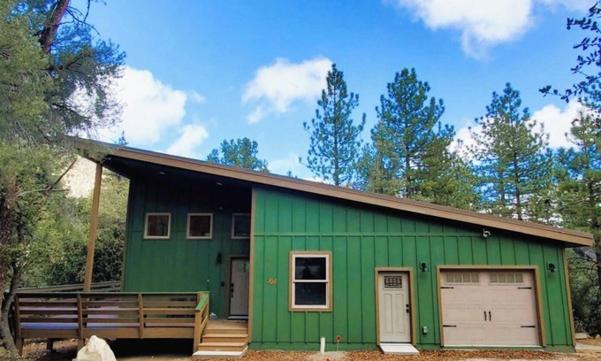 Pine Mountain Club Cabin | "Bearly Connected", a brand new modern cabin in Pine Mountain Club w/EV charger