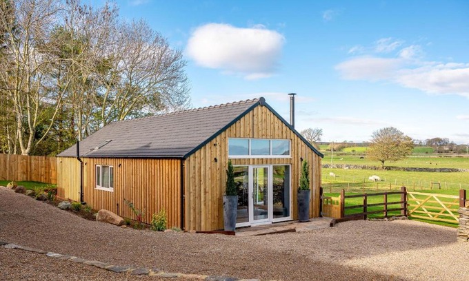 Leyburn House | Bearskin Cottage