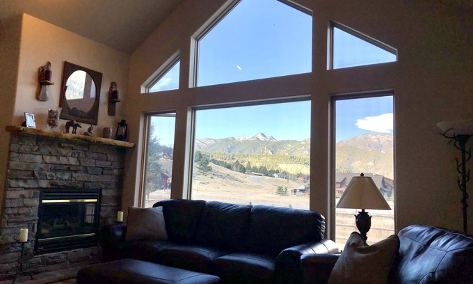 Gallatin Gateway House | Beartooth; Beautiful Big Sky & Yellowstone Vacation Home!