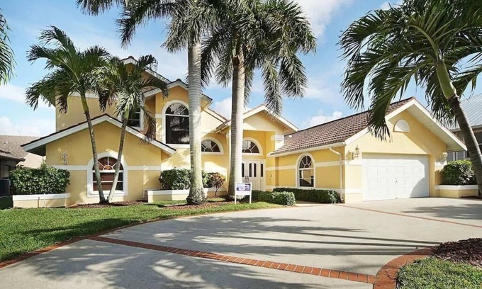 Caloosahatchee Villa | BEAT THE HEAT - 20% OFF YOUR DREAM GETAWAY - 3123 Riverhouse King