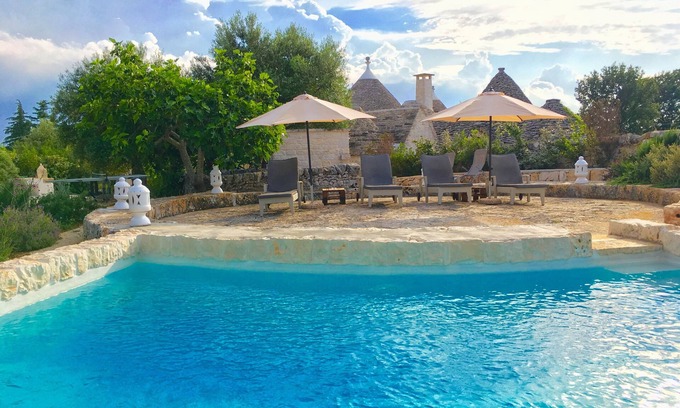 Alberobello Villa | Beatifull Trullo with private stone pool & jacuzzi,WI-FI free -