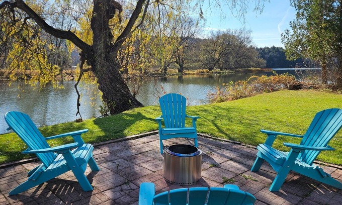 Milford House | Beau Rivage Waterfront, kayak, SUP, great fishing, swimming, fire pit, updated