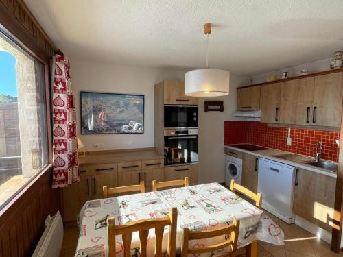 Les Saisies Apartment | Beau studio cabine confortable aux Saisies, Sud, TV, lave-vaisselle, lave-linge - FR-1-293-141