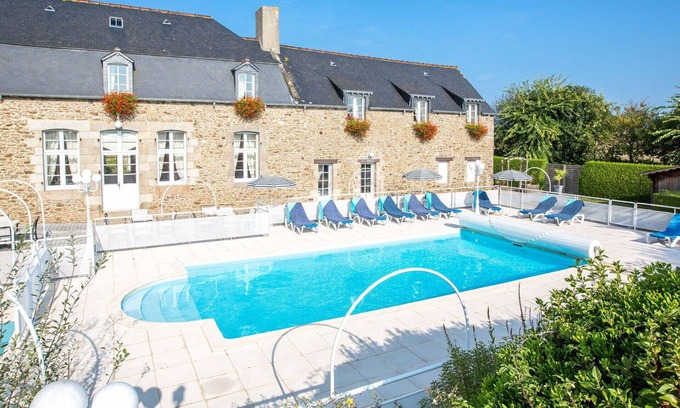Saint-Jouan-des-Guerets House | Beautiful private villa for 12 people with WIFI, pool, TV and terrace