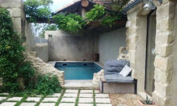 Saint-Quentin-la-Poterie House | Beautiful village house with pool and garden