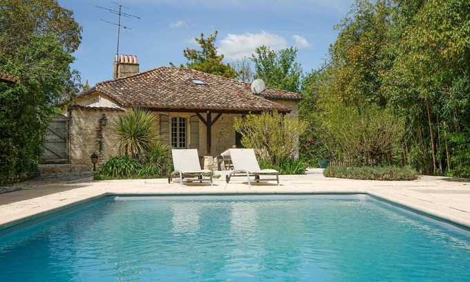 Montcuq House | Beautiful Old Bastide with private pool and heated Nordic bath, near Montcuq