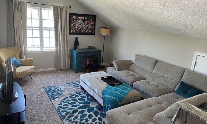 Prosperity Church Road House | Beautifu 3-bedroom house with WiFi and AC in delightful Charlotte