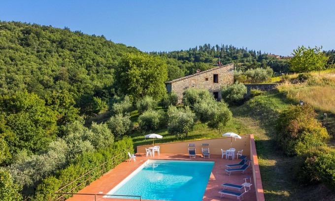 Castellina in Chianti Villa | Beautiful apartment in villa for 4 people with WIFI, pool, A/C, TV, patio and panoramic view