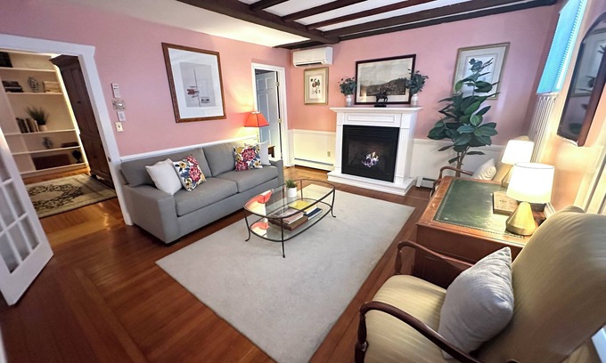 Historic Hill Hotel | Beautiful 1 Bed/1 Bath (sleeps 4) dog friendly suite with exposed beams on Historic Spring St